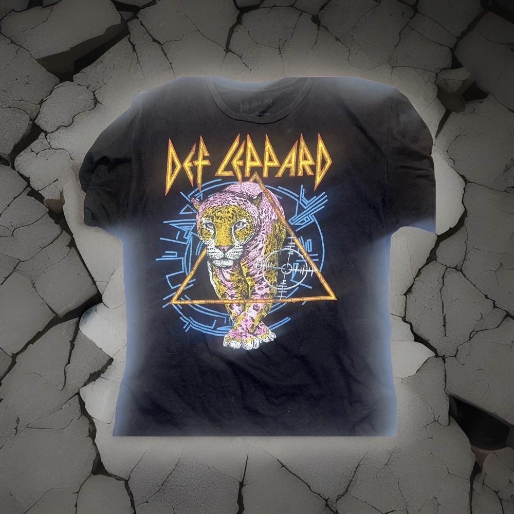 Def Leppard Women's XL Short Sleeve T-Shirt Black Goodie Two Sleeves